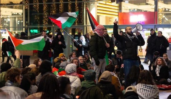 Pro-Palestine rallies held in train stations across Netherlands (photo)  <img src="/images/picture_icon.png" width="13" height="13" border="0" align="top">