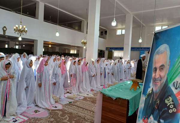 مراسم جشن تکلیف ۴۰۰ دانش آموز دختر شهرستان بیجار  