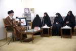 Leader meets with General Soleimani’s family (photo)