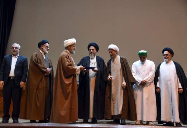 حفل تكريم السادة الاشراف من الشيعة والسنة في محافظة فارس بجنوب ايران  