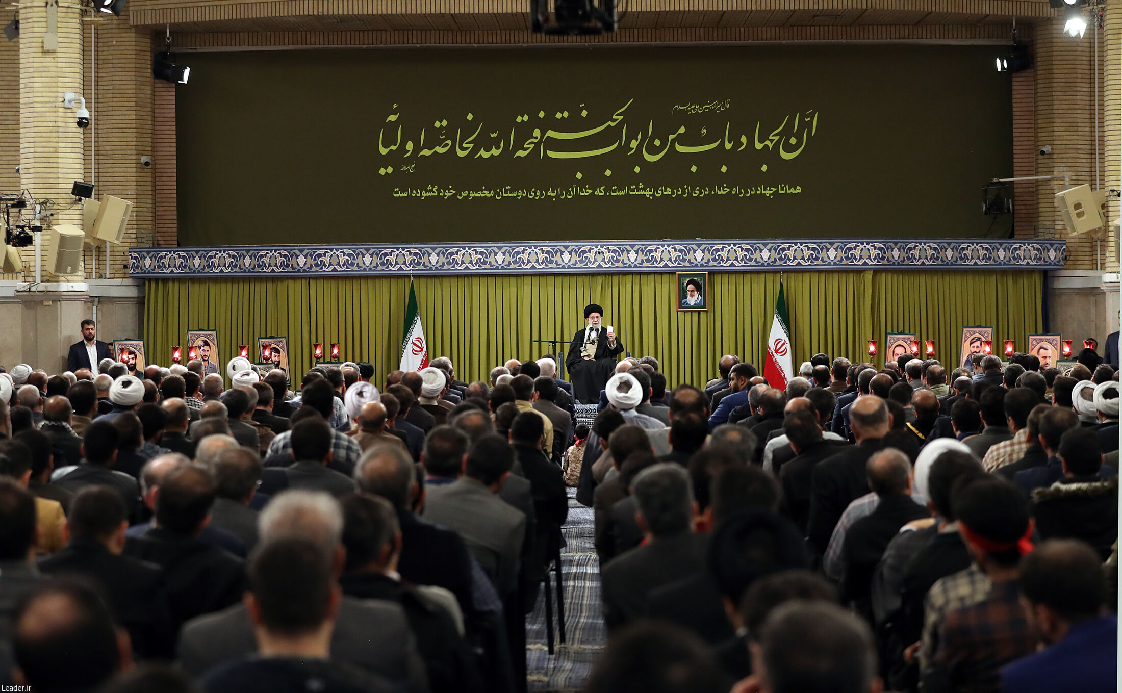 Leader receives members of Congress of 24,000 Martyrs of Tehran (photo)  
