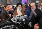 قائد الثورة الاسلامية يتفقد معرض القدرات الإنتاجية الإيرانية