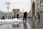 حرم امام علی رضا ع میں برف باری کا خوب صورت منظر