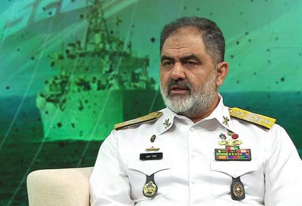 الأدميرال إيراني : قريباً.. سيتم تزوید البحرية الايرانية بمعدات قتالية دفاعية ذات قدرات جديدة