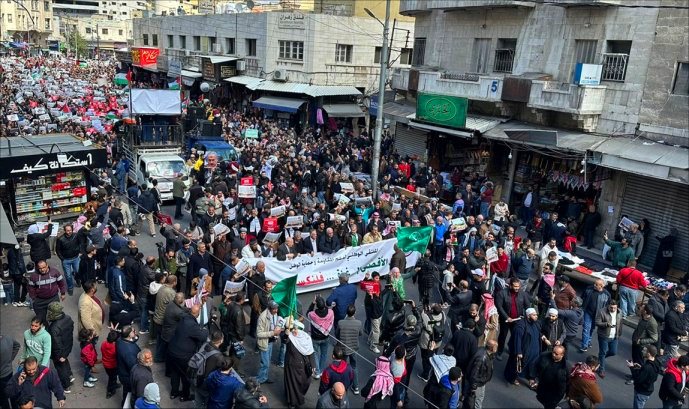 أردنيون يشاركون بمسيرات حاشدة تضامنا مع فلسطين وقطاع غزة للأسبوع الـ22