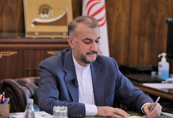 Le ministre iranien des Affaires étrangères félicite ses homologues musulmans à l