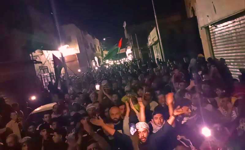 الاردن يشهد مسيرة ليلية حاشدة دعما للمقاومة وتنديدا بالابادة الجماعية في غزة