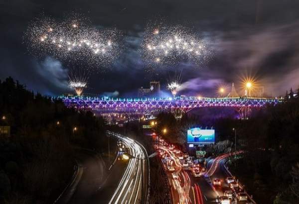 Iranians marks Persian New Year at Tabiat Bridge (photo)  