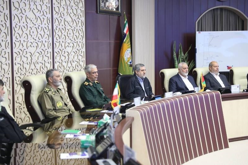 اسماعيل هنية يلتقي رئيس هيئة الأركان العامة للقوات المسلحة الإيرانية
