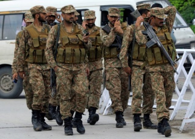 مقتل 6 رجال أمن و12 مسلحا في اشتباكات شمال غربي باكستان
