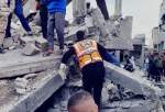 الدفاع المدني بغزة يباشر بانتشال جثامين الشهداء في خانيونس