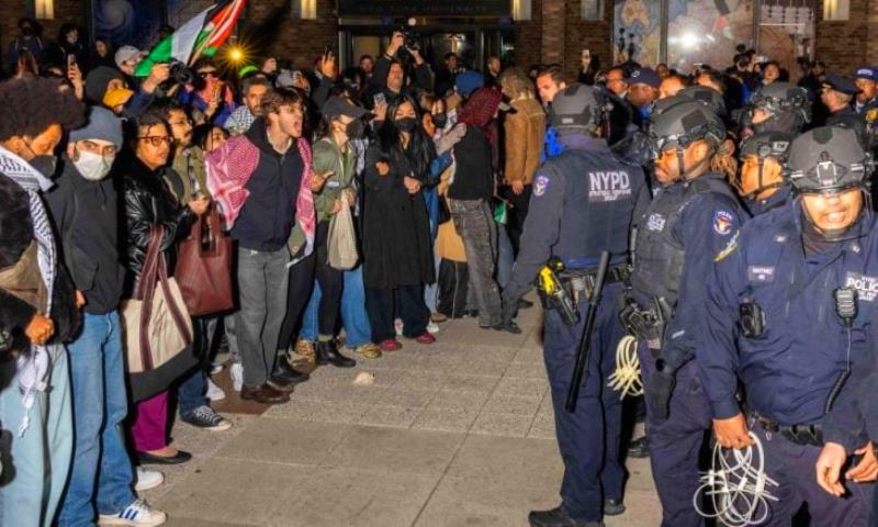 توقيف أكثر من 130 شخصا خلال احتجاجات مؤيدة للفلسطينيين في حرم جامعة نيويورك