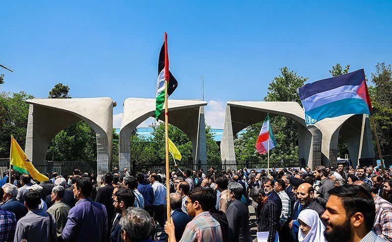 الجامعات الإيرانية تنظم وقفات داعمة لطلاب الجامعات الأميركية