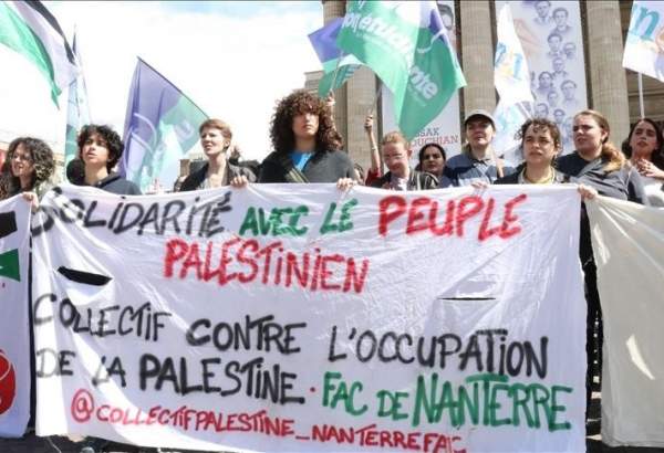 Students rally in support of Palestinians in Paris