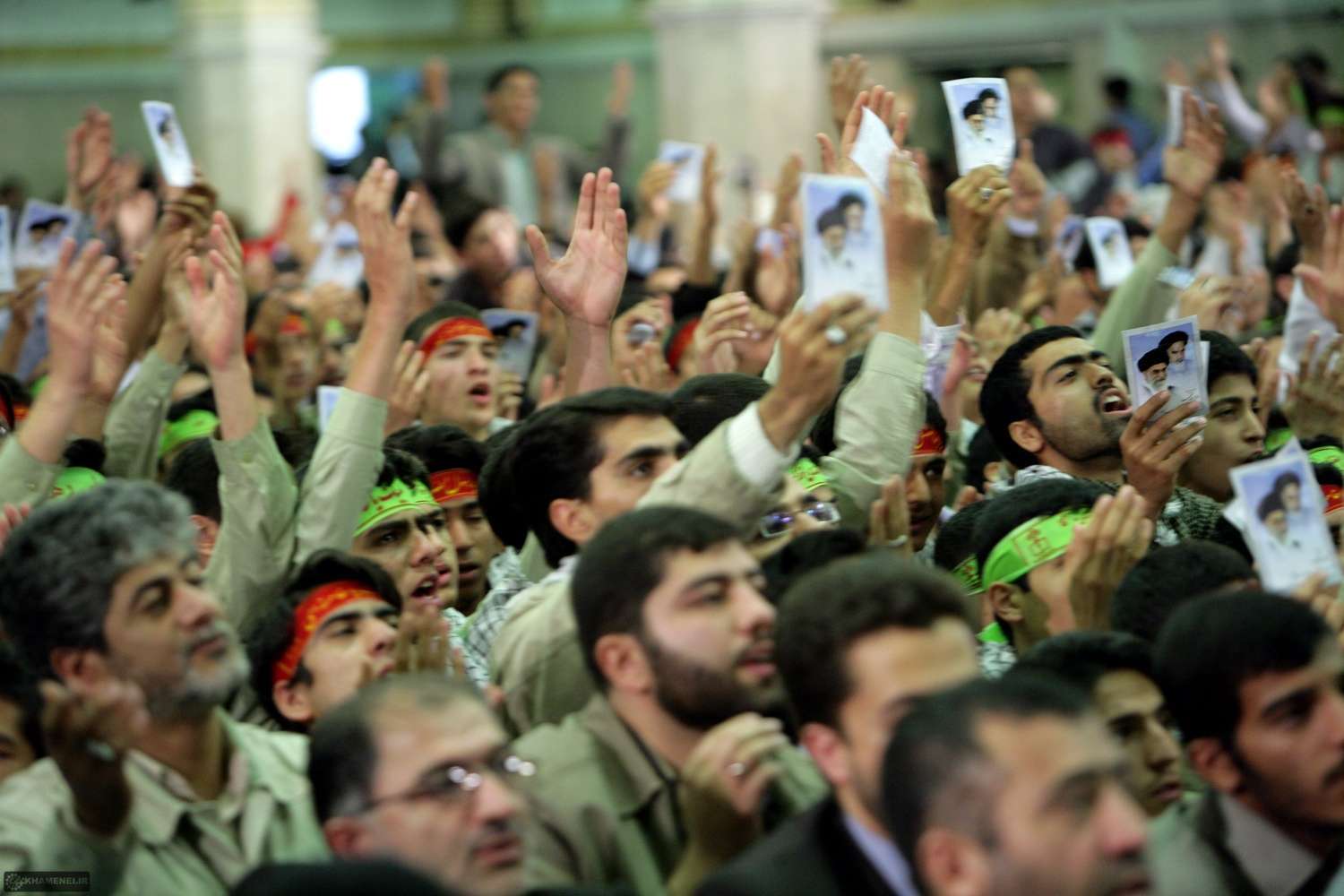 رهبر انقلاب اسلامی، در دیدار با دانش‌آموزان-17