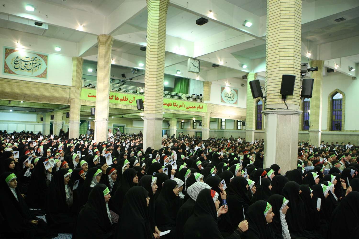 رهبر انقلاب اسلامی، در دیدار با دانش‌آموزان-20