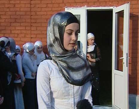فتيات المسلمات الشيشان.. التعليم هدف أسمى