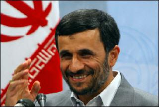 احمدي نجاد يهنئ زعماء العالم والبابا بحلول عام ٢٠١١