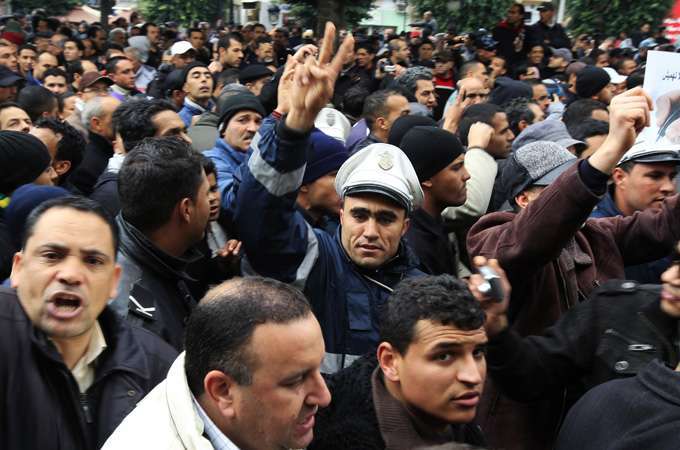 موج اعتراضات به الجزایر رسید