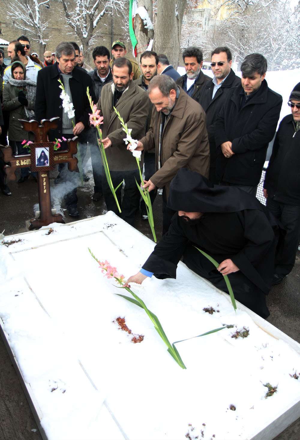 Paying tribute to Armenian martyrs on threshold of Islamic Revolution anniversary