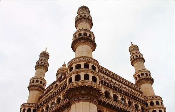 مسجد جهار مينار في مدينة حيدر آباد الهندية