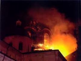به آتش كشیدن نمازخانه مسلمانان در آتن