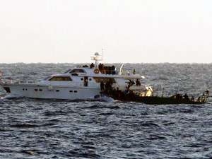 "Israeli" navy intercepted two aid ships