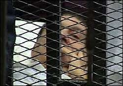 فرعون مصر به حبس ابد محکوم شد/ اعتراض و درگیری شدید در داخل و خارج دادگاه