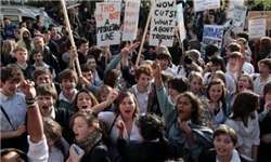 شدیدتر شدن رکود اقتصادی انگلیس/دانشجوبان انگلیس تظاهرات سراسری برپا می‌کنند