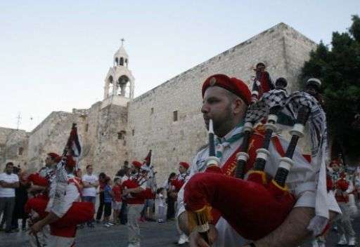 شادی مردم فلسطین از پیروزی در یونسكو