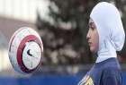 الاتحاد الدولي لكرة القدم يسمح بالحجاب وفرنسا تمنعه
