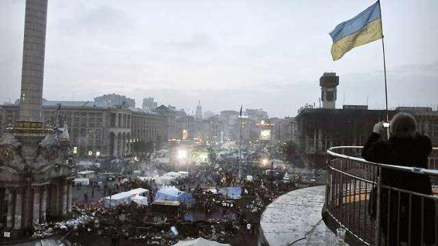 اوكرانيا.. لافروف يصف الحكومة المؤقتة بالمتطرفة / تظاهرات حاشدة في روسيا دعما لانضمام القرم