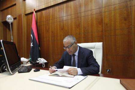 البرلمان الليبي يقيل رئيس الحكومة بعد هروب ناقلة النفط المسروقة الى خارج البلاد