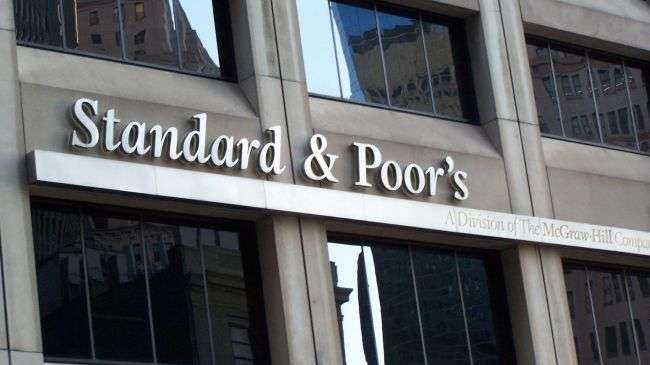 S&P lowers Ukraine credit rating to CCC-