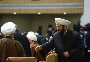تهران عبودیت خود را در برابر خداوند اعلام کرده و مقابل ستمگران ایستاده است