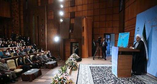 الرئيس الايراني يؤكد على ضرورة الغاء العقوبات الظالمة