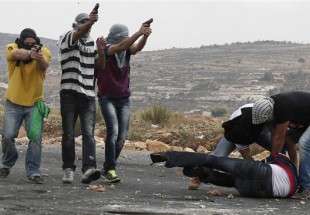 Undercover Israeli police attack Palestinian protesters