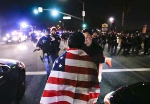 US police clash with anti-Trump protesters  