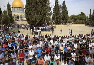 مشارکت ده ها هزار فلسطینی در نماز جمعه مسجد الاقصی/تحویل پیکر دو شهید انتفاضه قدس به خانواده هایشان