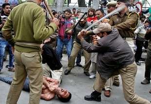 کشمیر میں مظاہرین کو تشدد کا نشانہ بنایا گیا / مواصلاتی کریک ڈاؤن حقوق انسانی کی سنگین خلاف ورزی