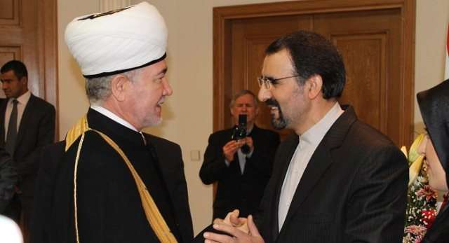 السفير الايراني ورئيس مجلس الافتاء في روسيا يبحثان احداث العالم الاسلامي