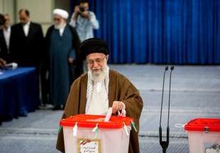 Le Guide suprême de la République islamique vote