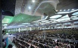 اقامة صلاة عيد الفطر السعيد في طهران بإمامة قائد الثورة الاسلامية