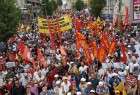 تجمع مئات الألوف في إسطنبول احتجاجا على الاعتقالات الحكومية