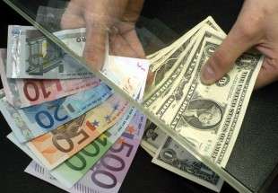 اليورو يتراجع أمام الدولار قبل مؤتمر للبنوك المركزية