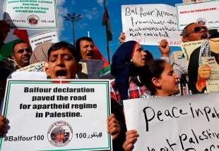 منحوس بلفور اعلامیہ کے 100 سال مکمل، ہزاروں فلسطینیوں کا احتجاج