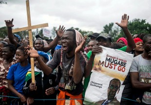 زمبابوے میں مظاہرین کی فوج کی حمایت میں ریلیاں
