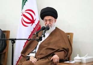 قائد الثورة الاسلامية : على مسؤولي البلاد توظيف إمكانيات واسعة تخدم الدعوة إلى الصلاة