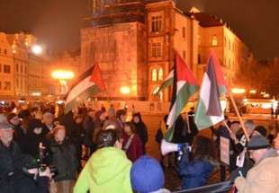 مسيرة امام سفارة" اسرائيل "في براغ تنديدا بجرائم الاحتلال