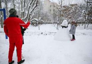 Snow increases winter tourism in Tehran